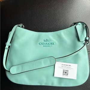 Coach Penelope Mint Green Shoulder bag
Pet free smoke free home